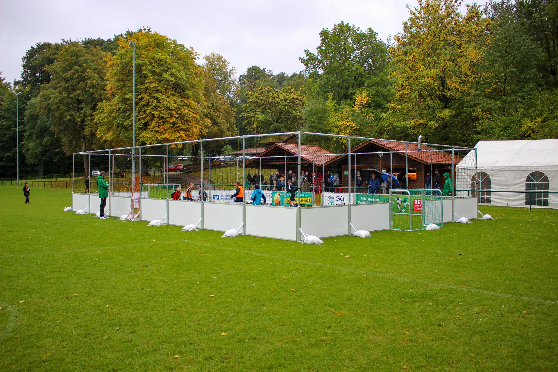 Street Soccer Court in Aktion